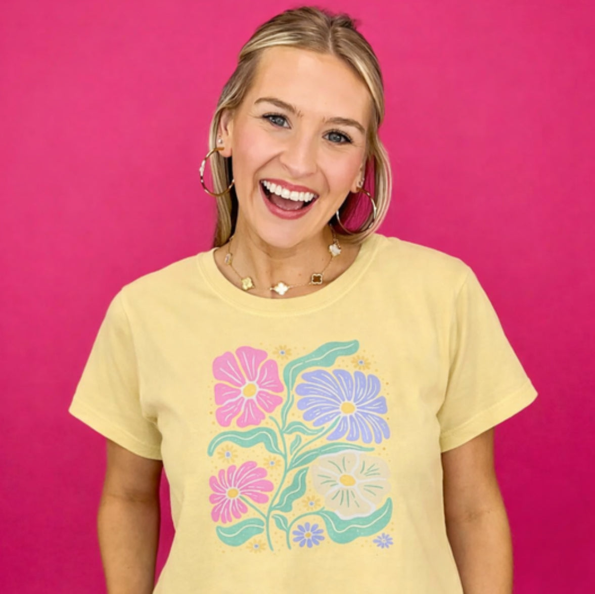 Retro Floral Cropped Tee – Pastel Yellow Vintage Flower Graphic Shirt, Cute Spring Aesthetic T-Shirt for Women
